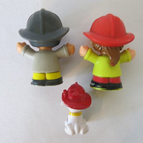 FISHER PRICE LITTLE PEOPLE Lot of 5 Firemen Dog Astronaut Community Helpers Toys - Picture 14 of 16